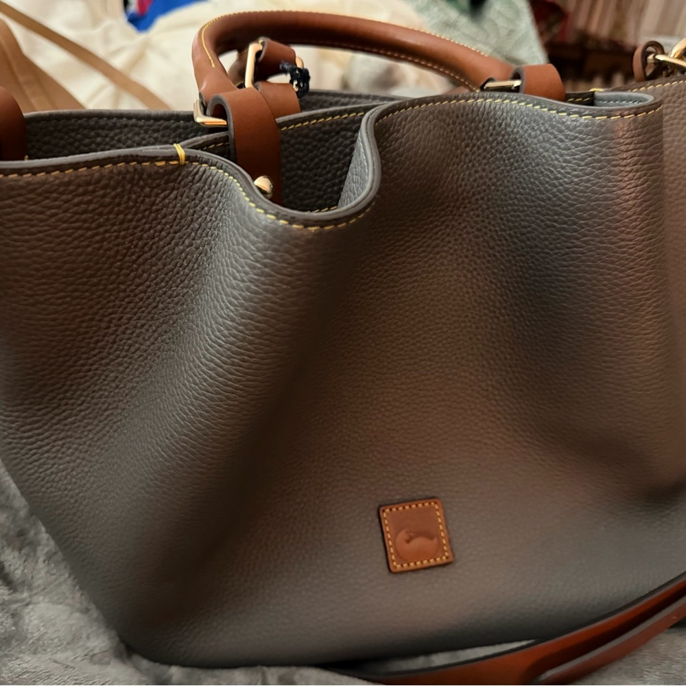 Dooney & Bourk gray bag in excellent condition
